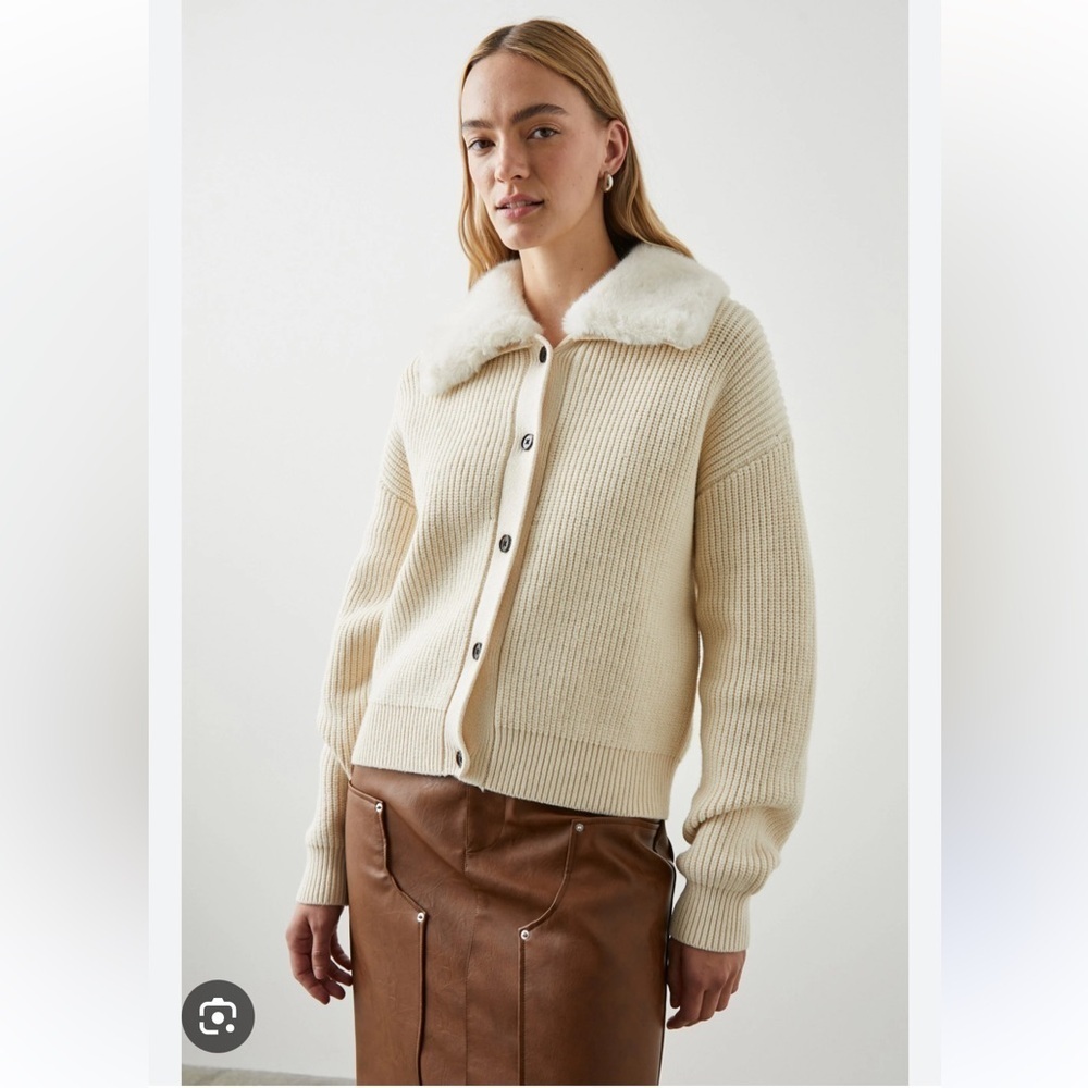 NWT $268 Rails esme Cardigan sweater in Ivory size M Removable Faux Fur Collar